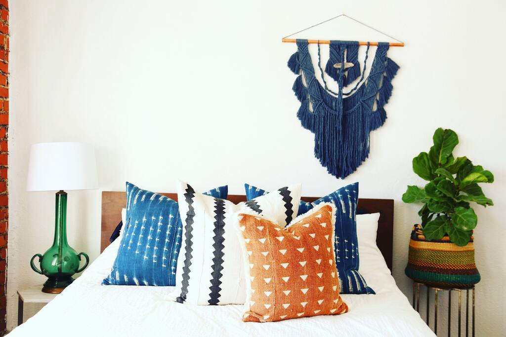 Sometimes I change the pillows around: I make them with my business LAST BOHÈME