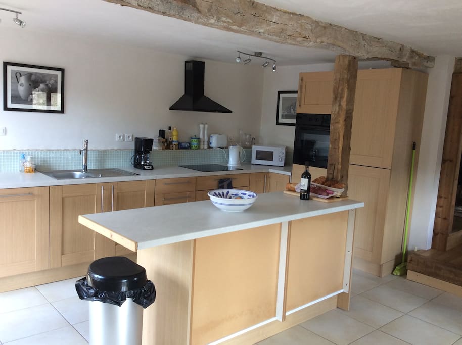 Large well equipped kitchen, wine ,cheese and croissant on arrival