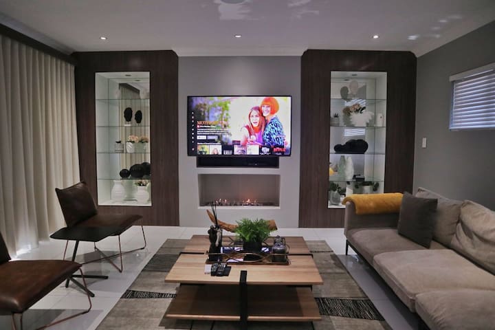 Exquisite Family Cape Villa Pool and Fire Pitt