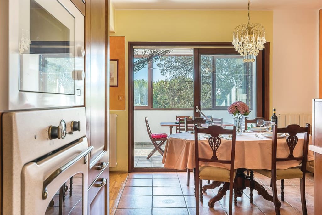 Dining area 1