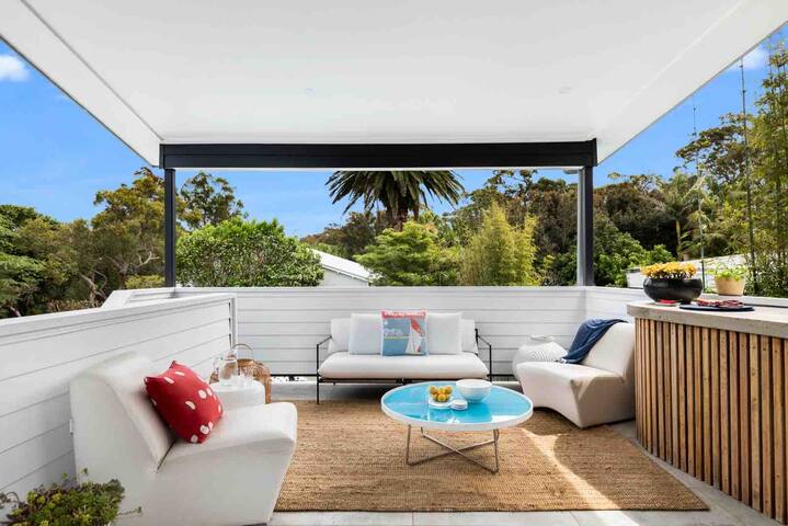 Emi-Lou’s at Palm Beach, Mineral Pool, A/C, Sauna gallery image 4