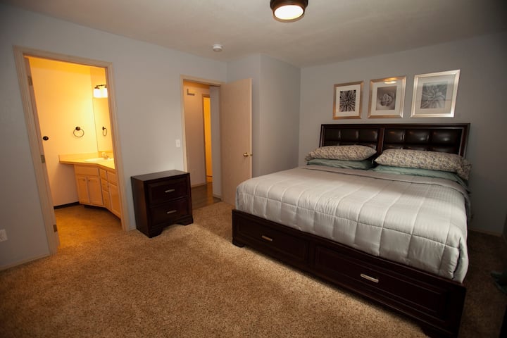 M.Bedroom King
