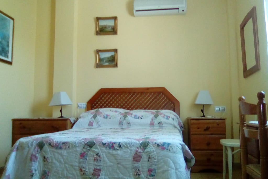 Double bedroom built in wardrobes