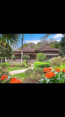 原始森林渡假屋:4号独立房间,双人床,写字桌,舒适自然环境｡