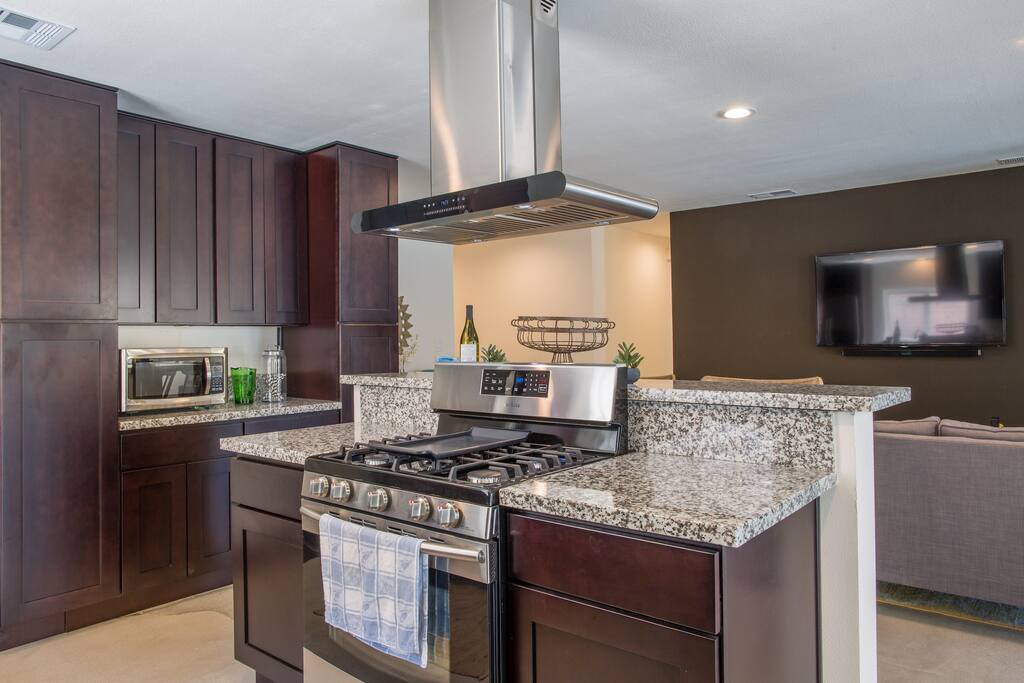Brand new chefs kitchen with all amenities.