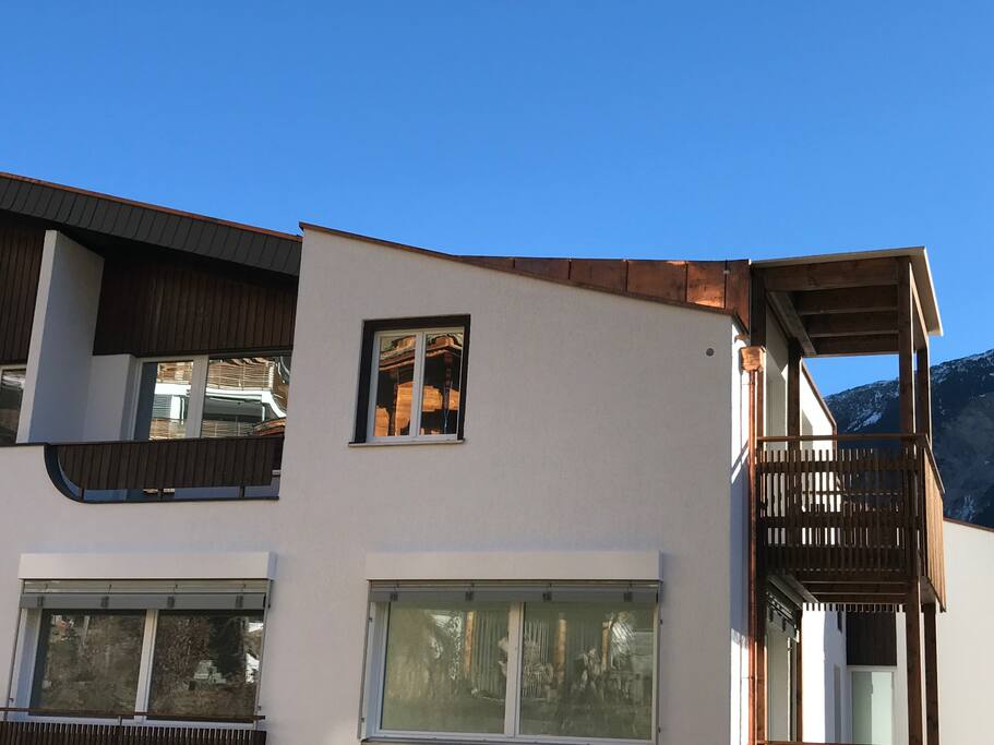 2 balcony, sun till 17:00