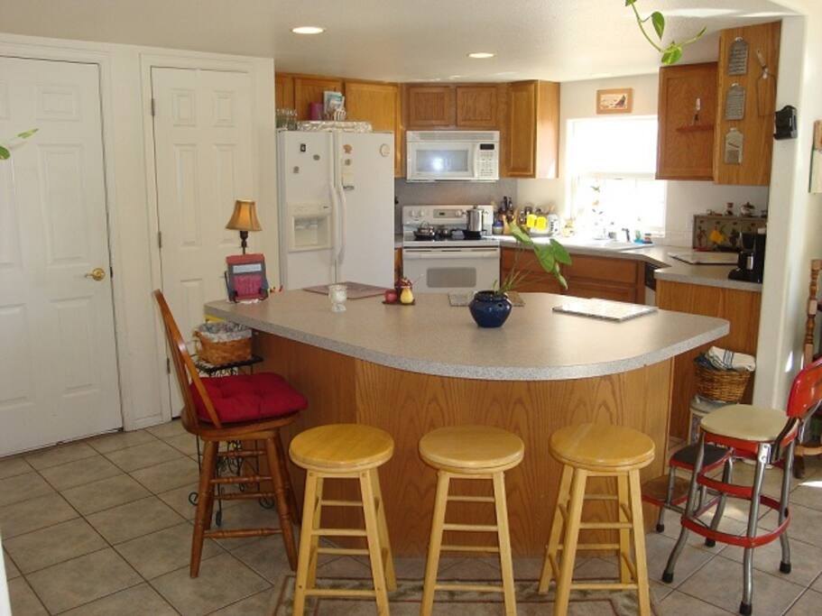 Kitchen & Island Bar Available upon prior notice