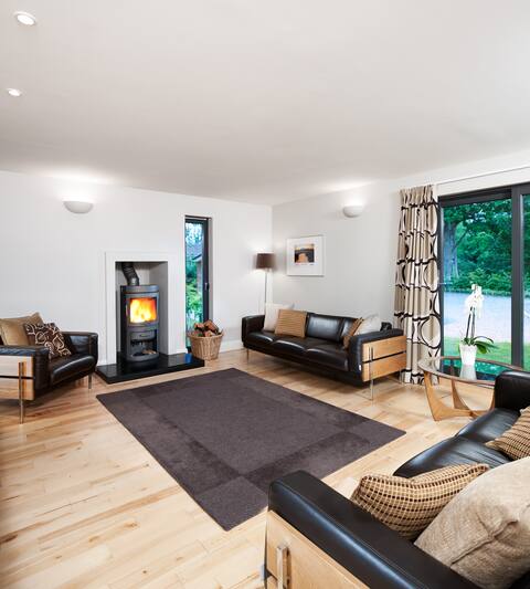 Bright, contemporary house & large private garden