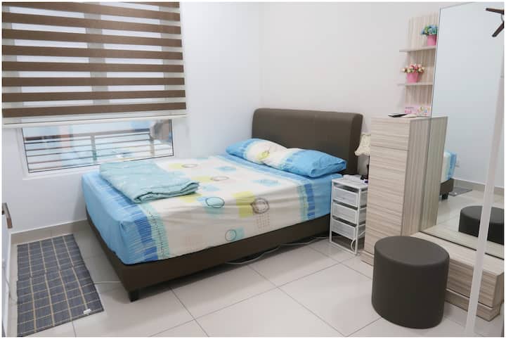 [第二间卧室]配有空调和斑马百叶窗