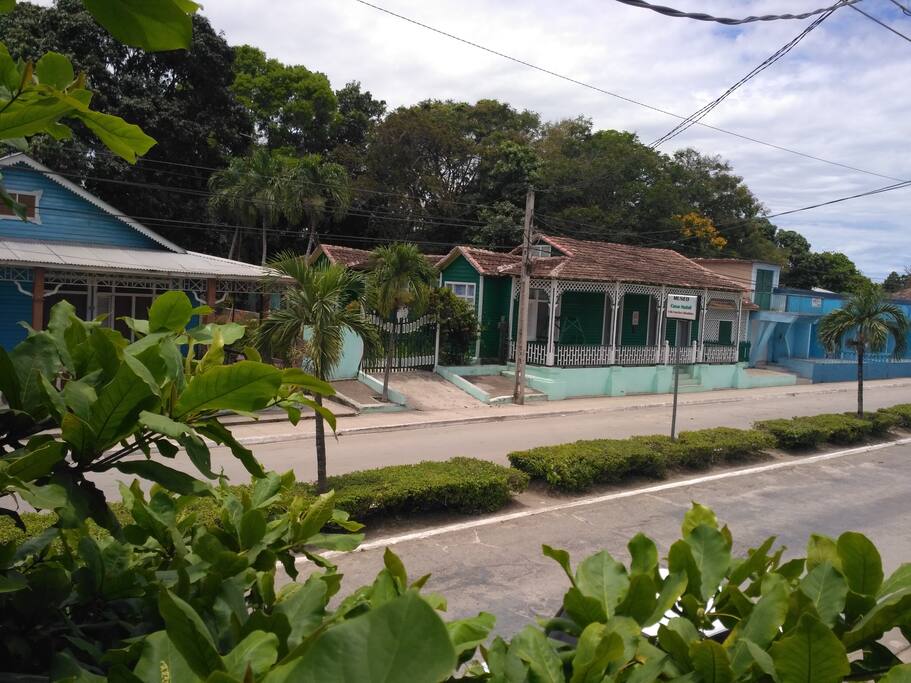 Desde nuestra casa se puede ver un pedacito de historia, el museo: Casa Natal Celia Sánchez Manduley.