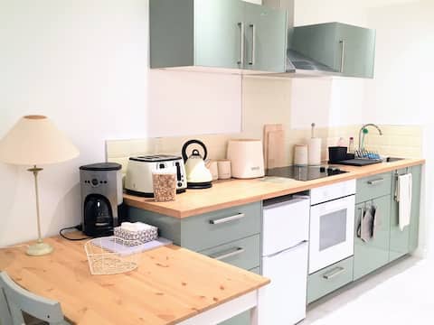 Successful Airbnb property: Beautiful & open plan studio apartment - sleeps 2 in Sheffield