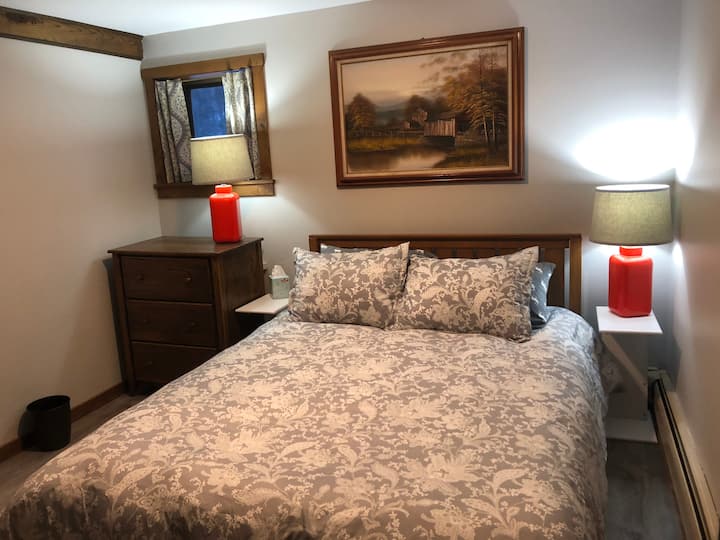 Საძინებელი 1: საწოლი 152 × 203 სმ