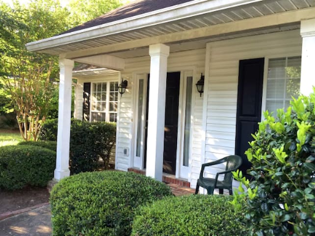 3166: Family Home- 3BR/2BA- Quiet and Safe