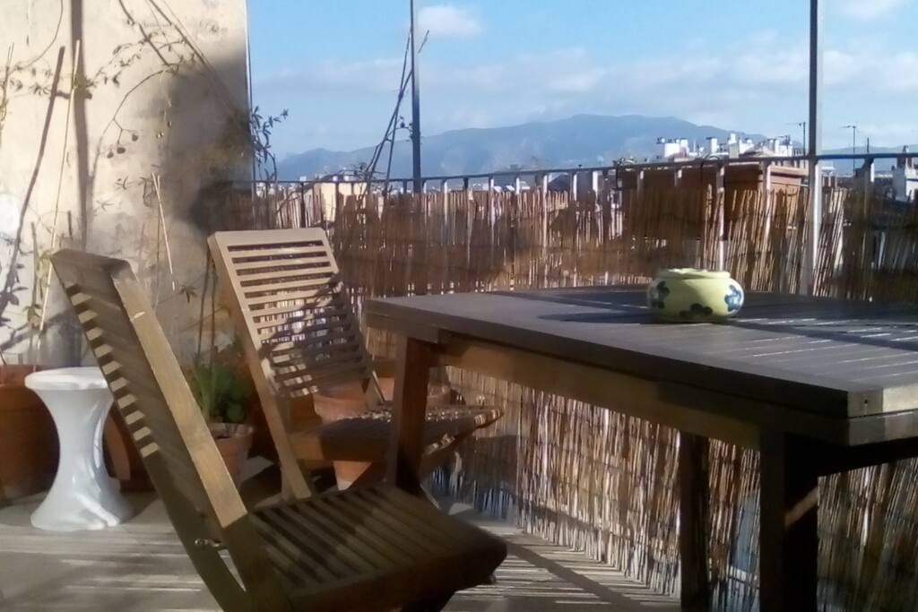 ... avec vue sur les massifs des calanques.
