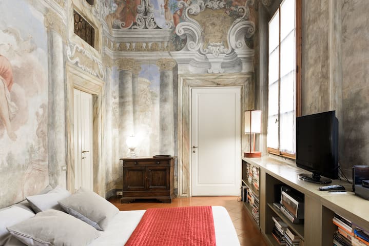 Appartamento in Centro dal Sapore Rinascimentale gallery image 5