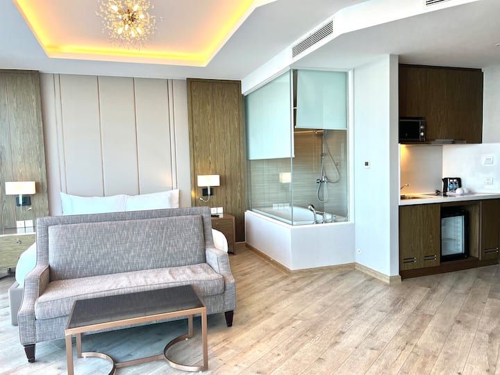 Kymodo Deluxe Seaview Balcony - Nha Trang