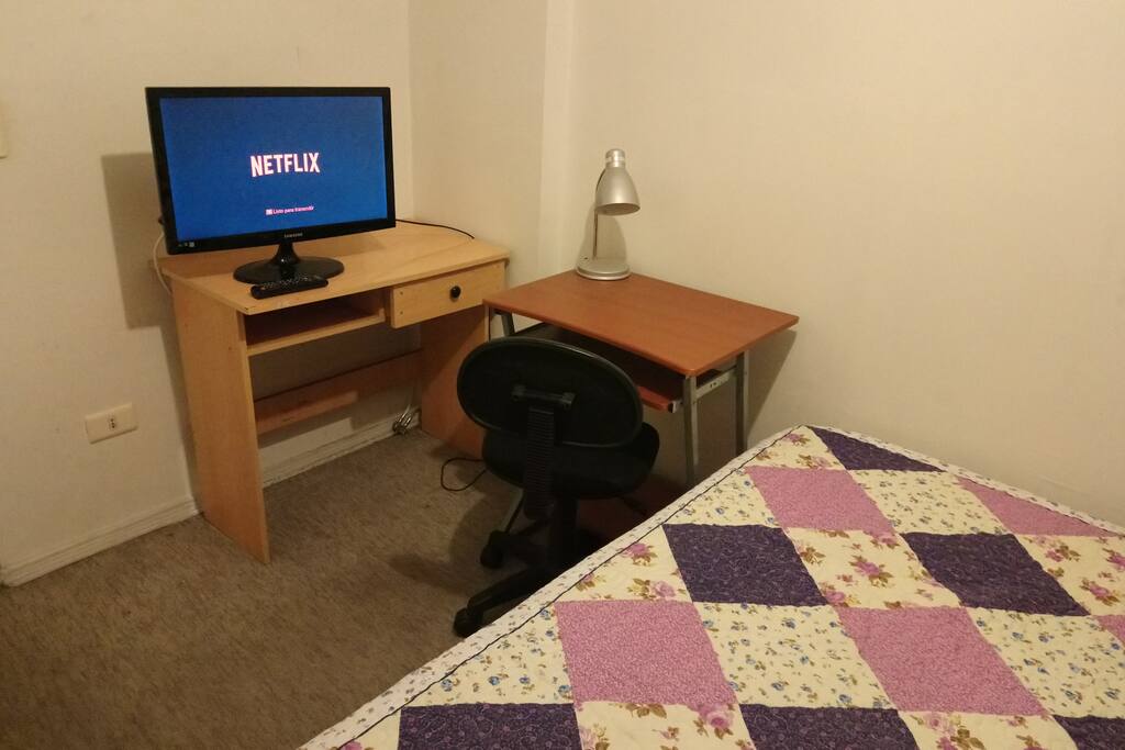 TV y estación de trabajo
