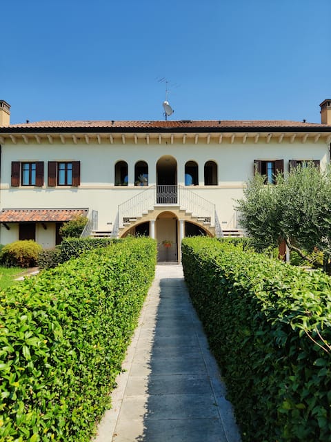 Bright apartment between Garda, Verona and thermal baths