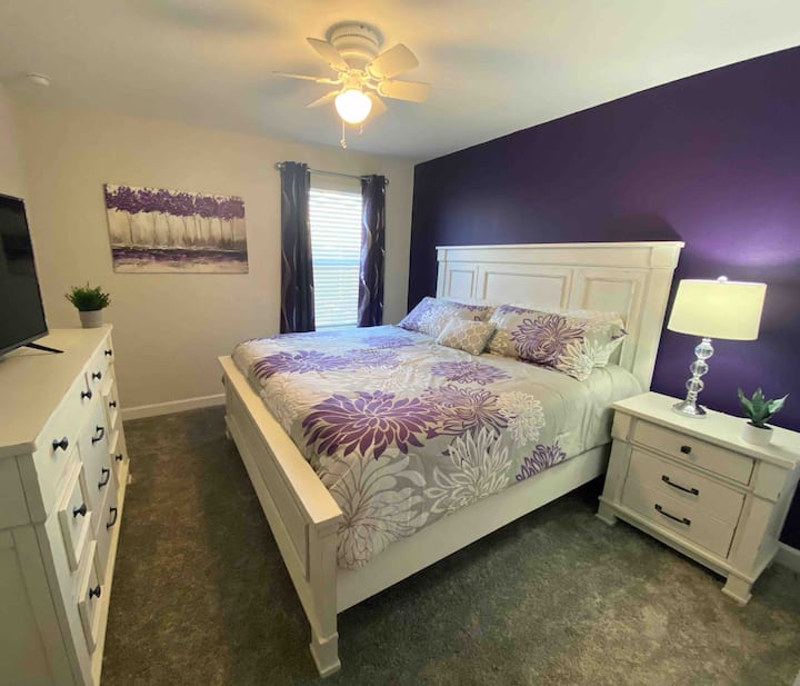 2楼2号加大双人床套房