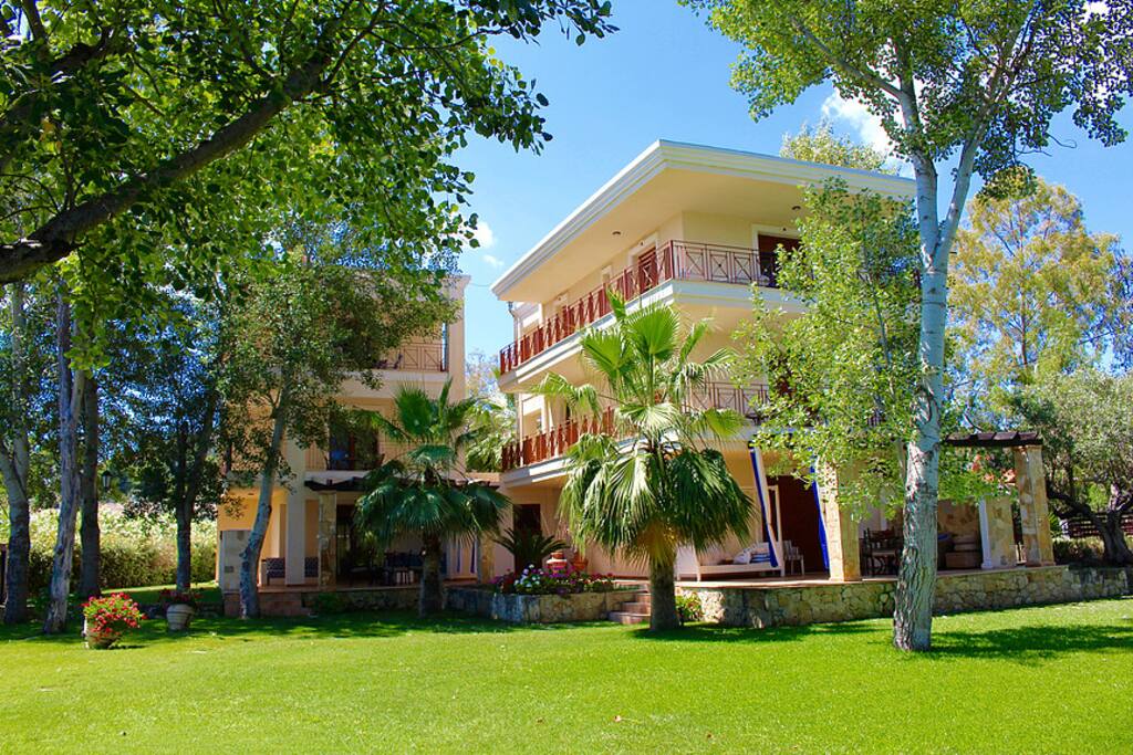 Villa Dione & Villa Nerida