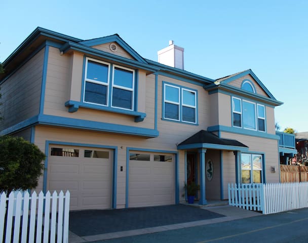 Mermaid Beach House, Walk to Beach / Aquarium!