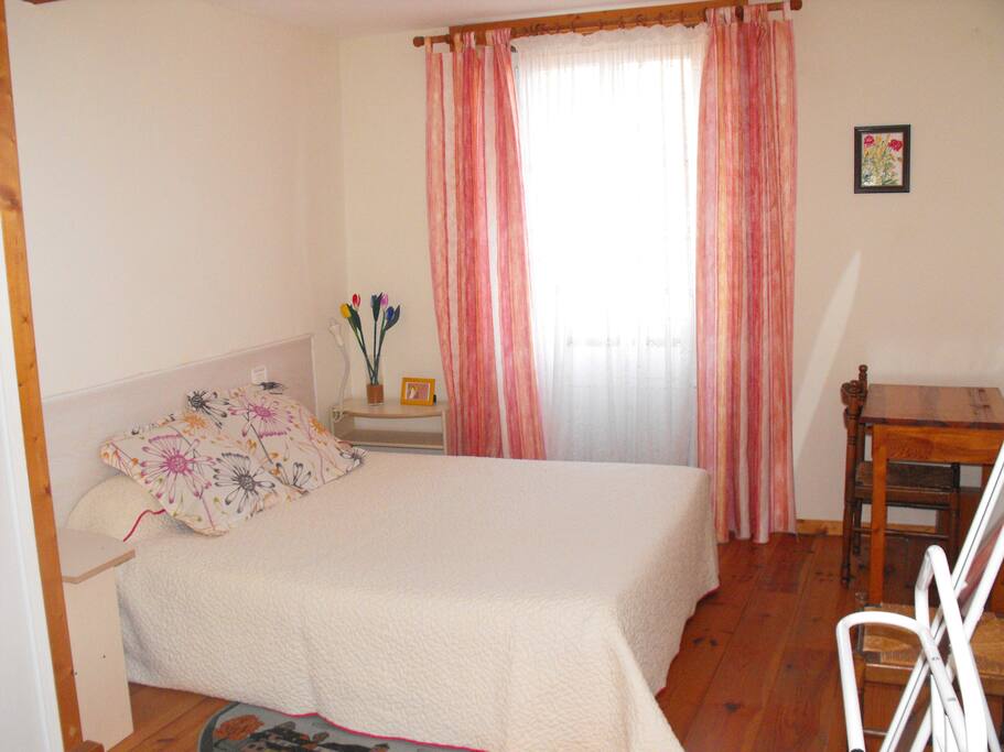 Chambre double avec salle de bain douche, toilettes