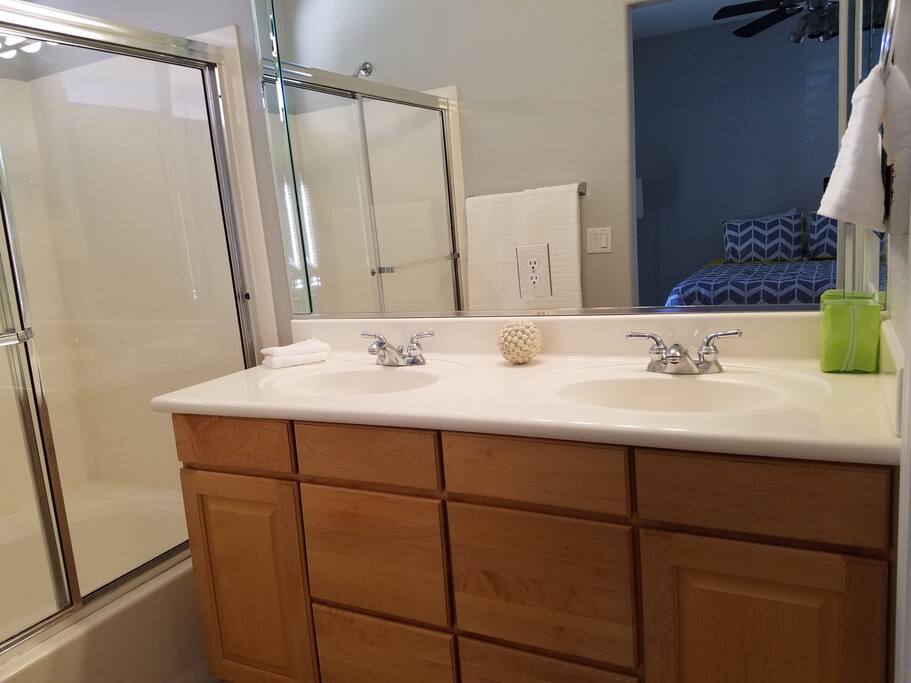 Well lit ensuite.