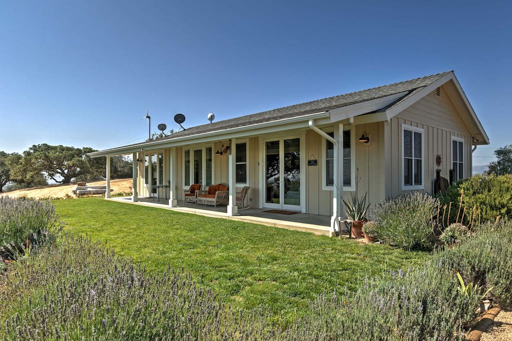 The home is situated on a private and gated, 20-acre property with 360-degree views of open country, hillsides, and grape vines.