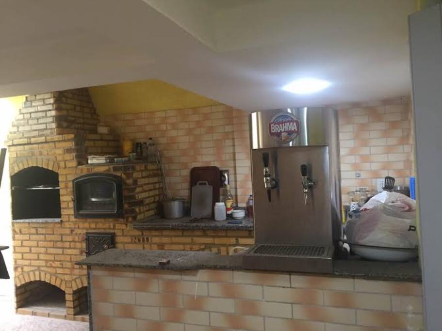 Churrasqueira/Forno á lenha e chopeira
