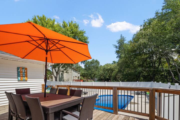 Hot tub, Pool, King bed, Asheville gallery image 5