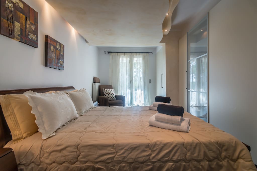Bedroom with king size Double Bed