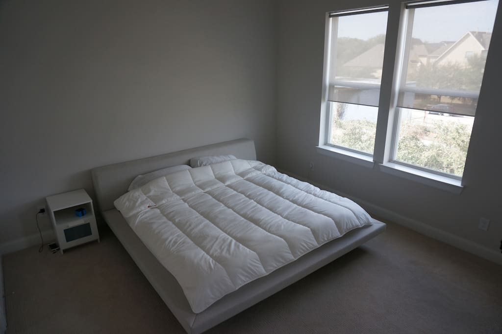 Kingsize bed with memory foam mattress