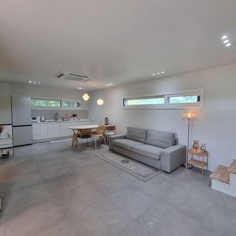 Private two-story house where you can feel the Yeoshimul-gil/countryside scenery