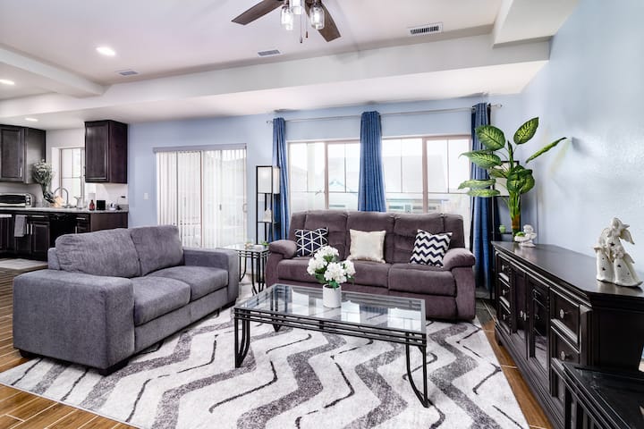 Spacious Private Bdrm & Bath 15 Min From Dia - Denver, CO