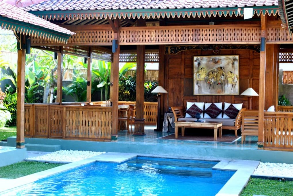 Open living room perfect for chilling
