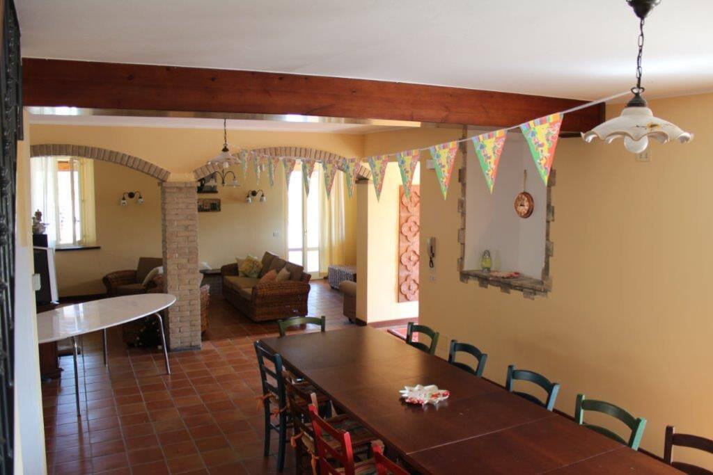 vista del salone da pranzo