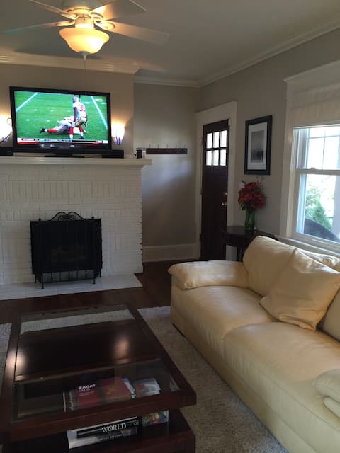 Top Airbnb: 1920’s Bungalow - Family Friendly 2/2 in Virginia Highland