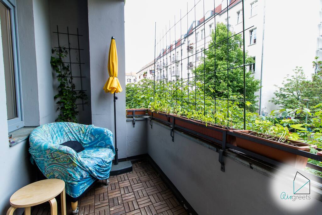 Enjoy the sun on the wonderful south facing balcony!