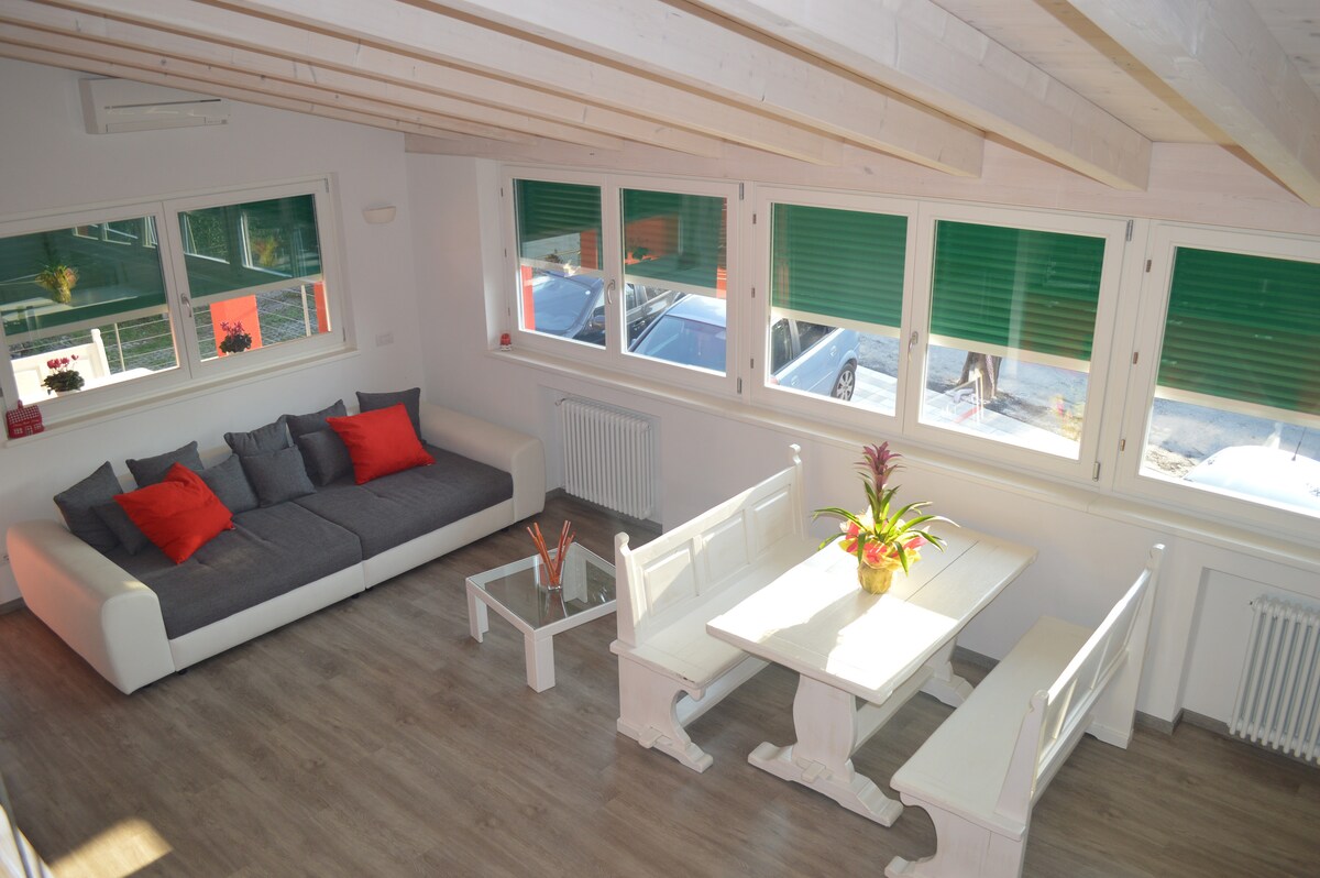 Popular Airbnb listing: Casa Mara central apartment spacious and quiet in Malcesine