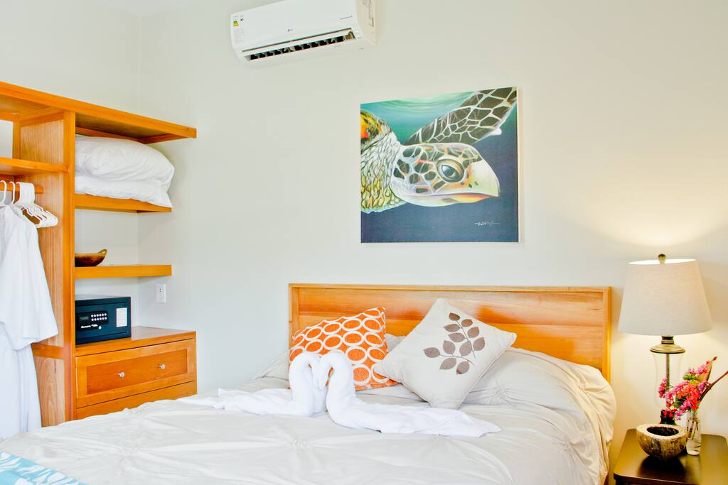 Bedroom features a Queen-sized bed.
