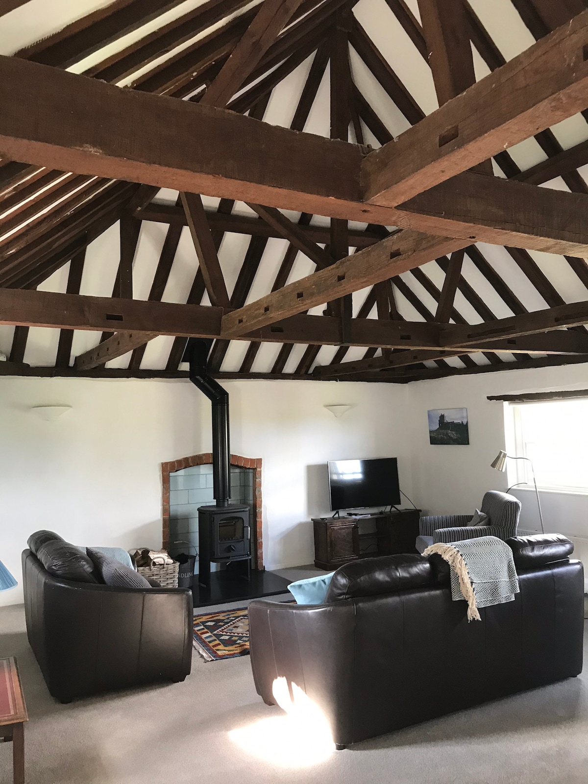 Popular Airbnb listing: Lovely rural Coach House near fantastic pub. Bucks in Buckinghamshire