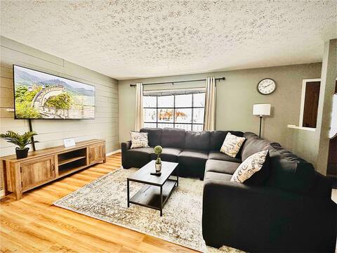 Family Friendly Home w/KingBd near Parks/Mentor
