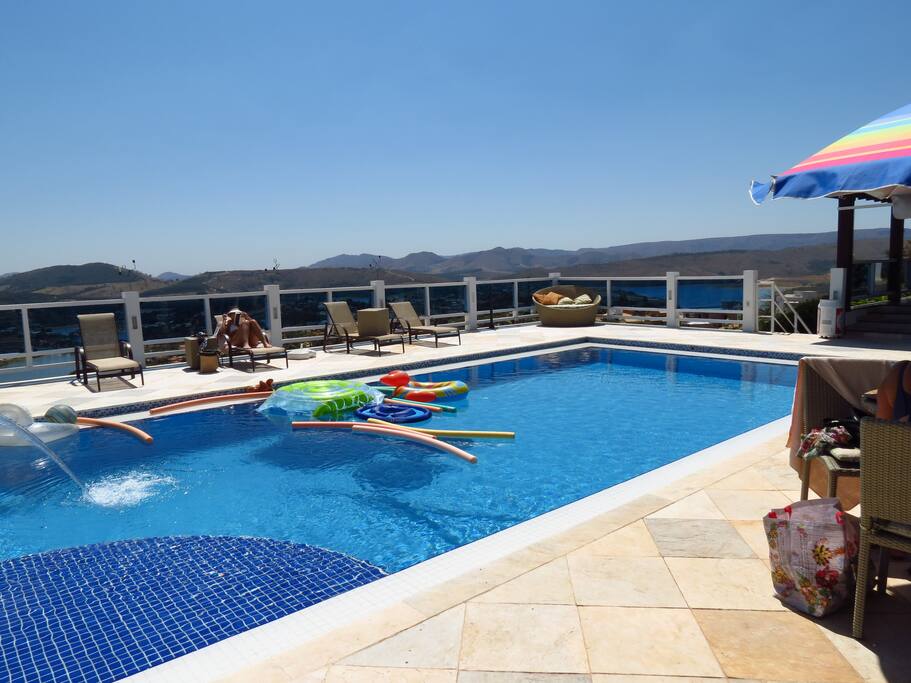 Piscina com vista panorâmica