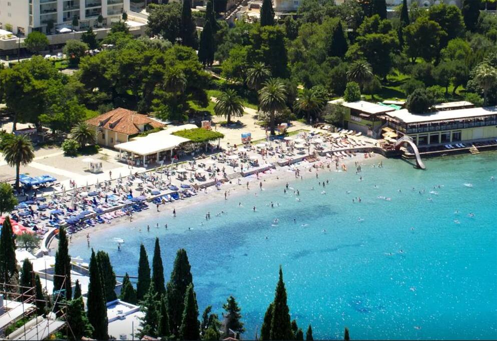 this beach can be reached within short walk (Uvala Lapad)