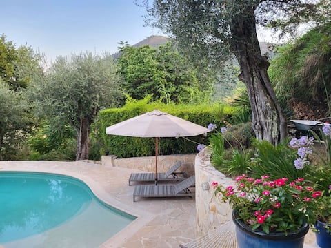 Beautiful neo-Provençal architectural villa