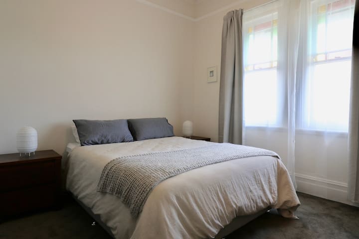 Queen საძინებელი 1