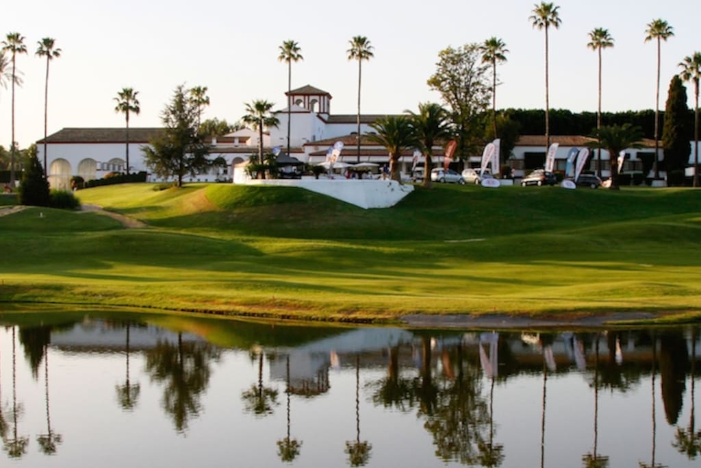 Campo de golf 18 hoyos con casa club