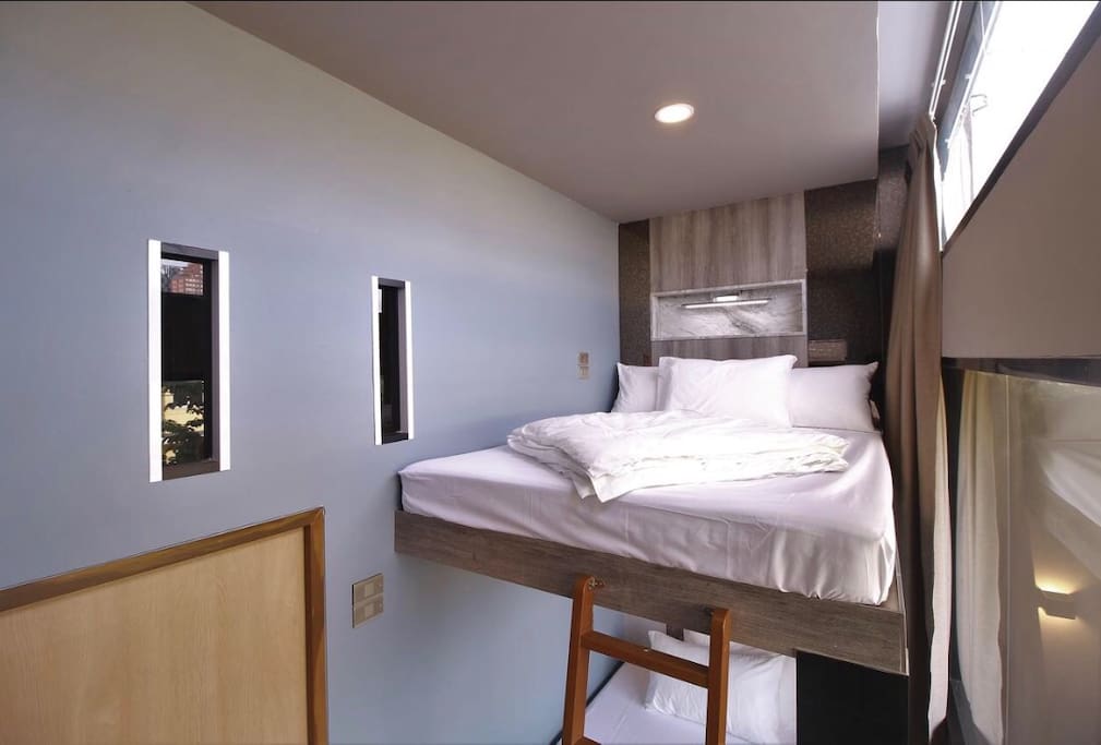 Deluxe Double/Twin Bedroom with City View