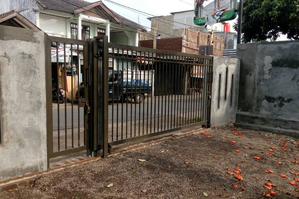 Pagar pembatas apartemen