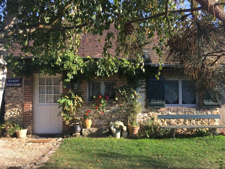 Small house 45 minutes from Paris